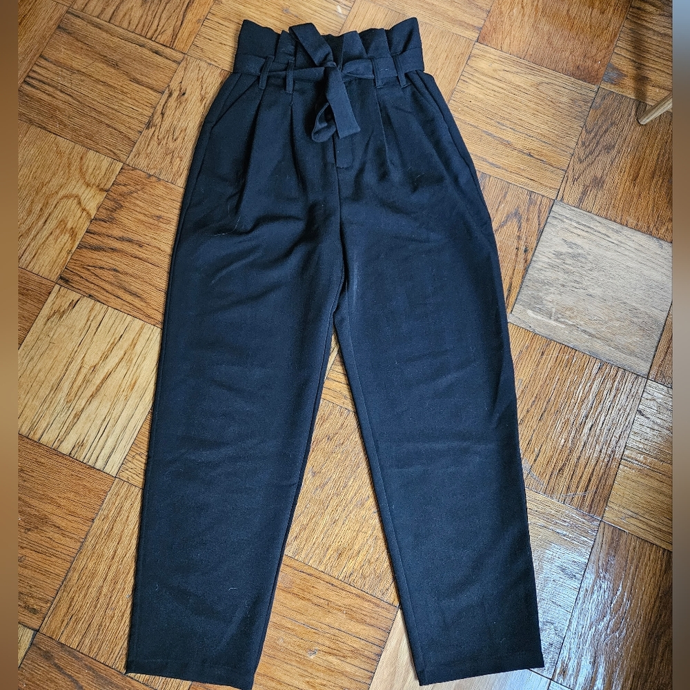 Romeo & Juliet Couture Black Paper Bag Pants - size small
